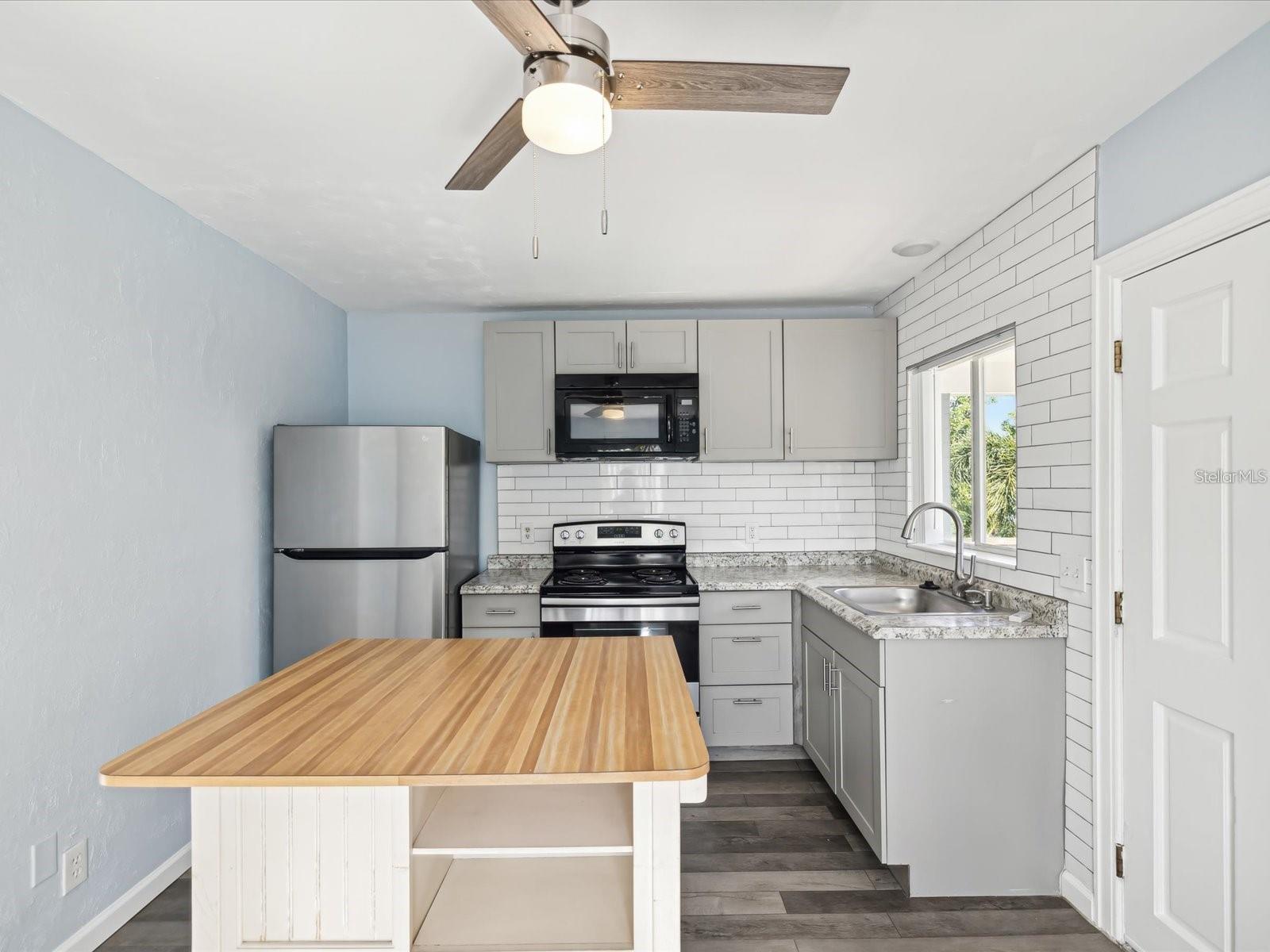Image 40 of 61 For 1225 26th Street N