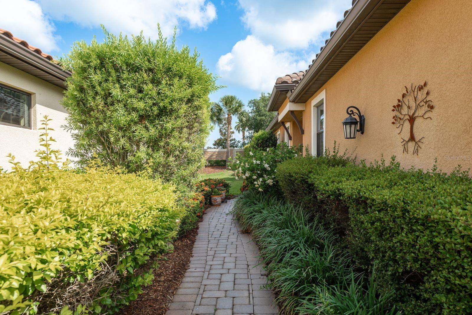 Listing photo id 1 for 11551 Callisia Drive