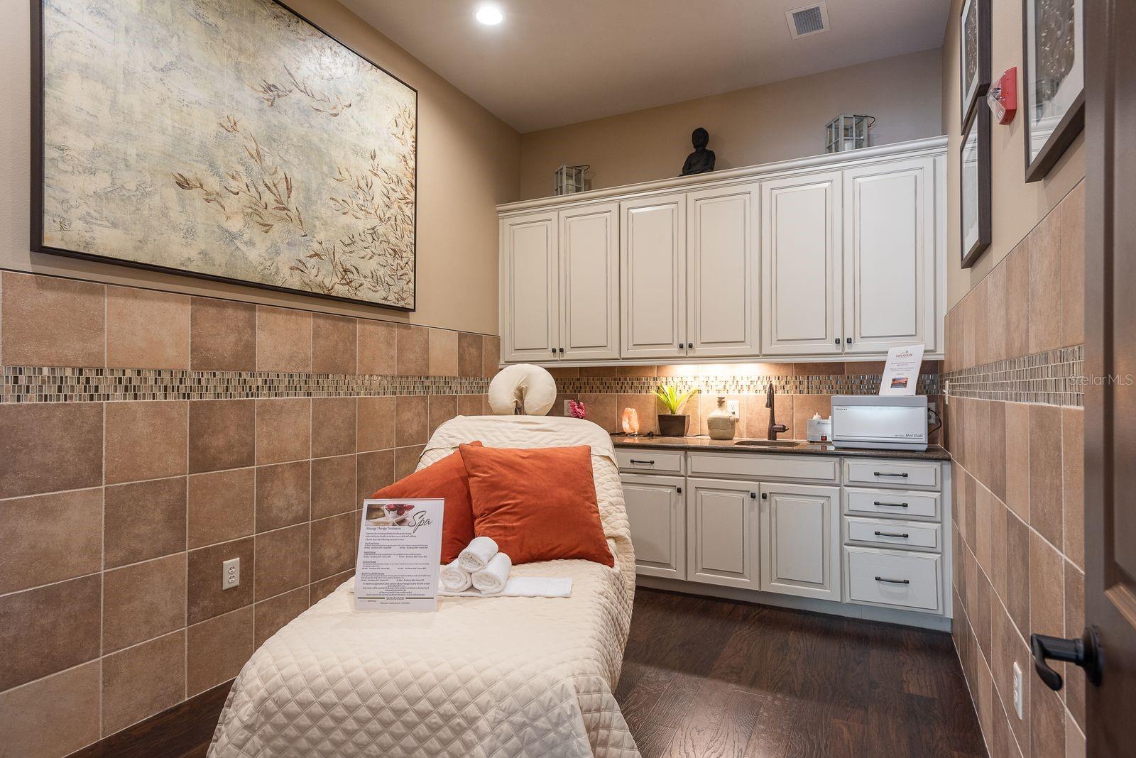 Listing photo id 41 for 11551 Callisia Drive