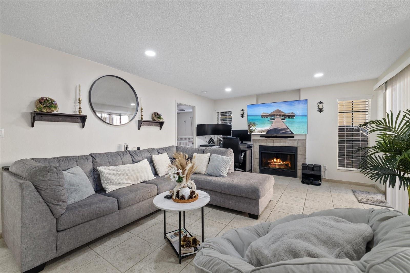 Image 11 of 42 For 8724 Mallard Reserve Drive 101