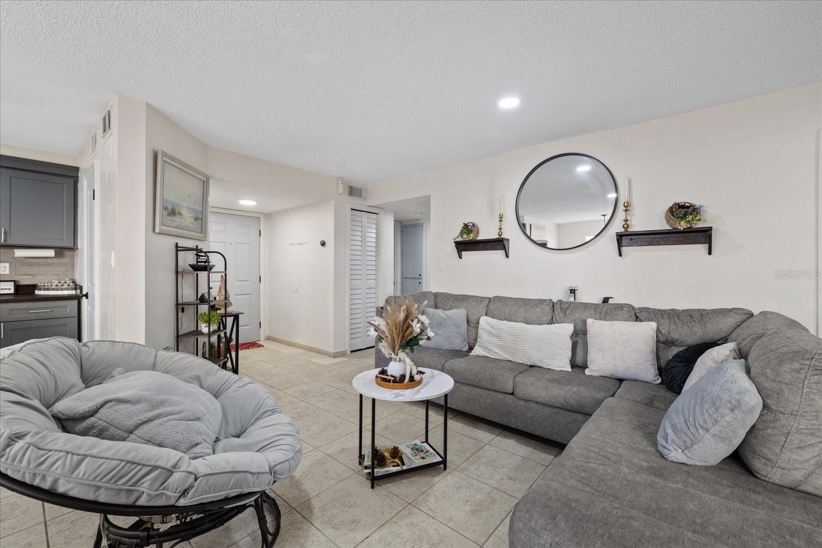 Image 15 of 42 For 8724 Mallard Reserve Drive 101