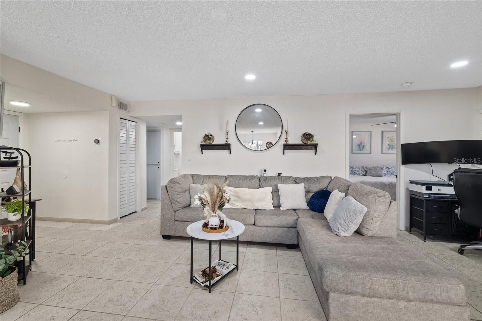 Image 17 of 42 For 8724 Mallard Reserve Drive 101