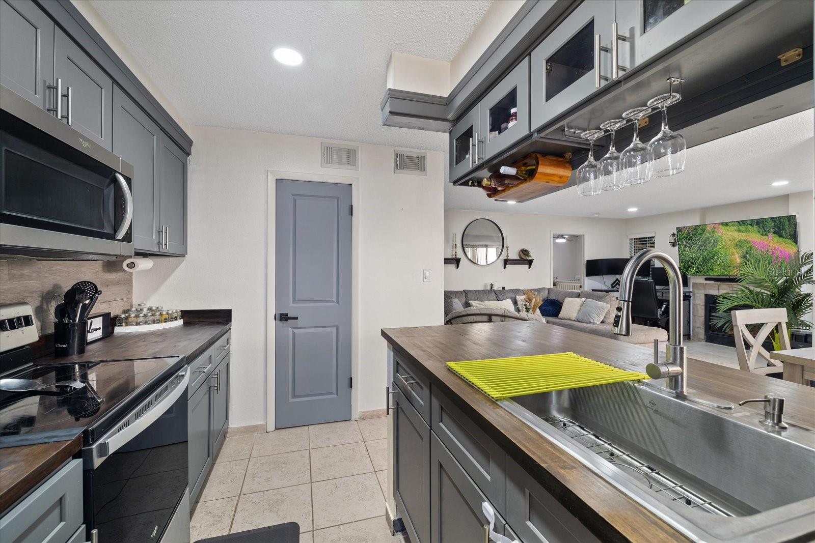 Image 23 of 42 For 8724 Mallard Reserve Drive 101