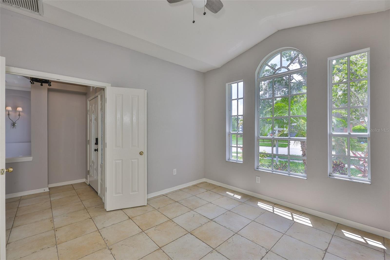 Listing photo id 8 for 7114 Cromwell Park Lane