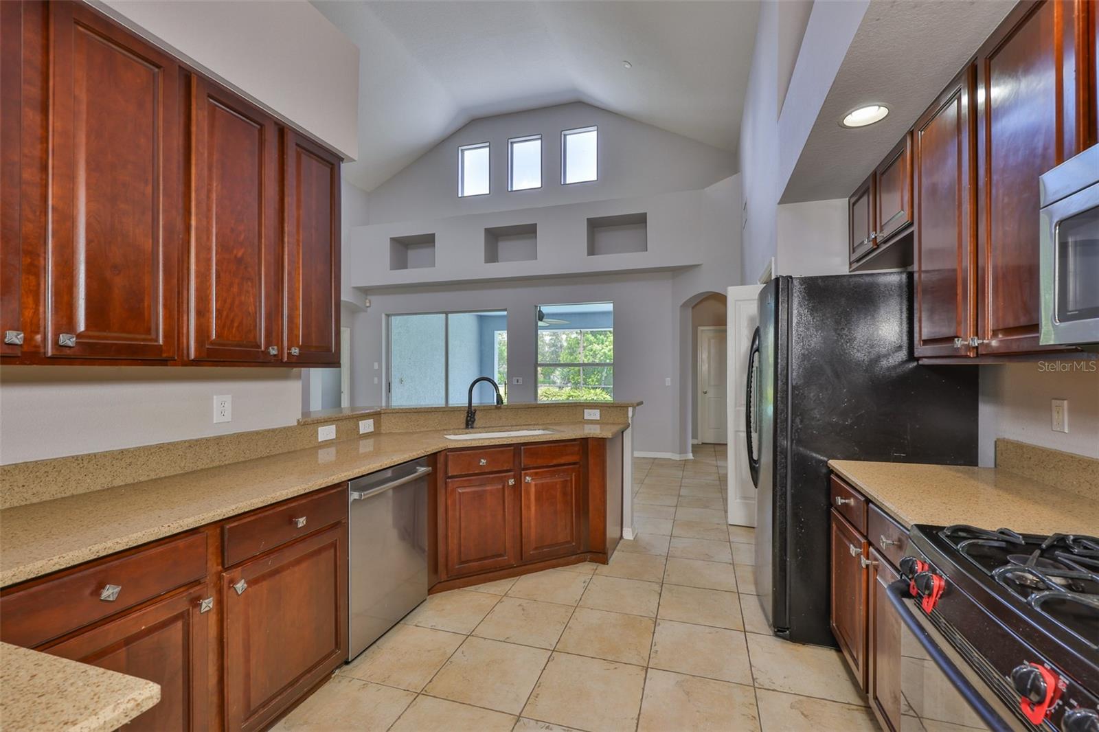 Listing photo id 11 for 7114 Cromwell Park Lane