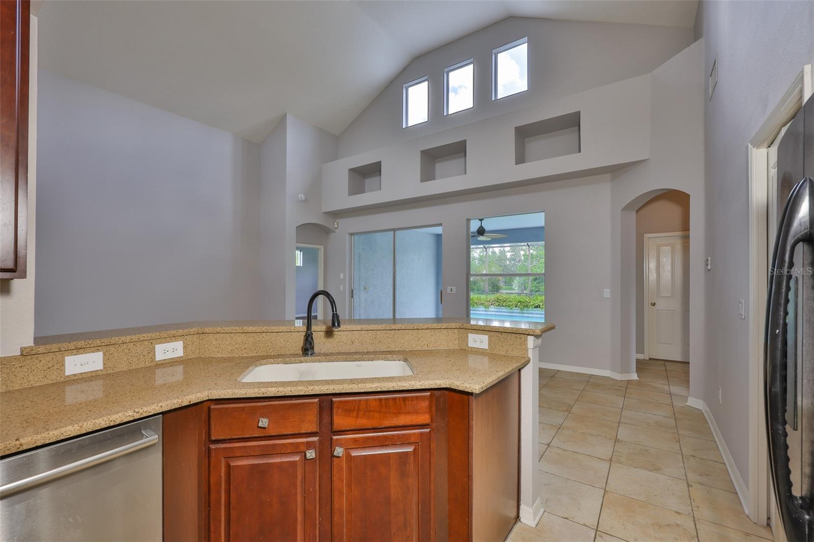 Listing photo id 12 for 7114 Cromwell Park Lane