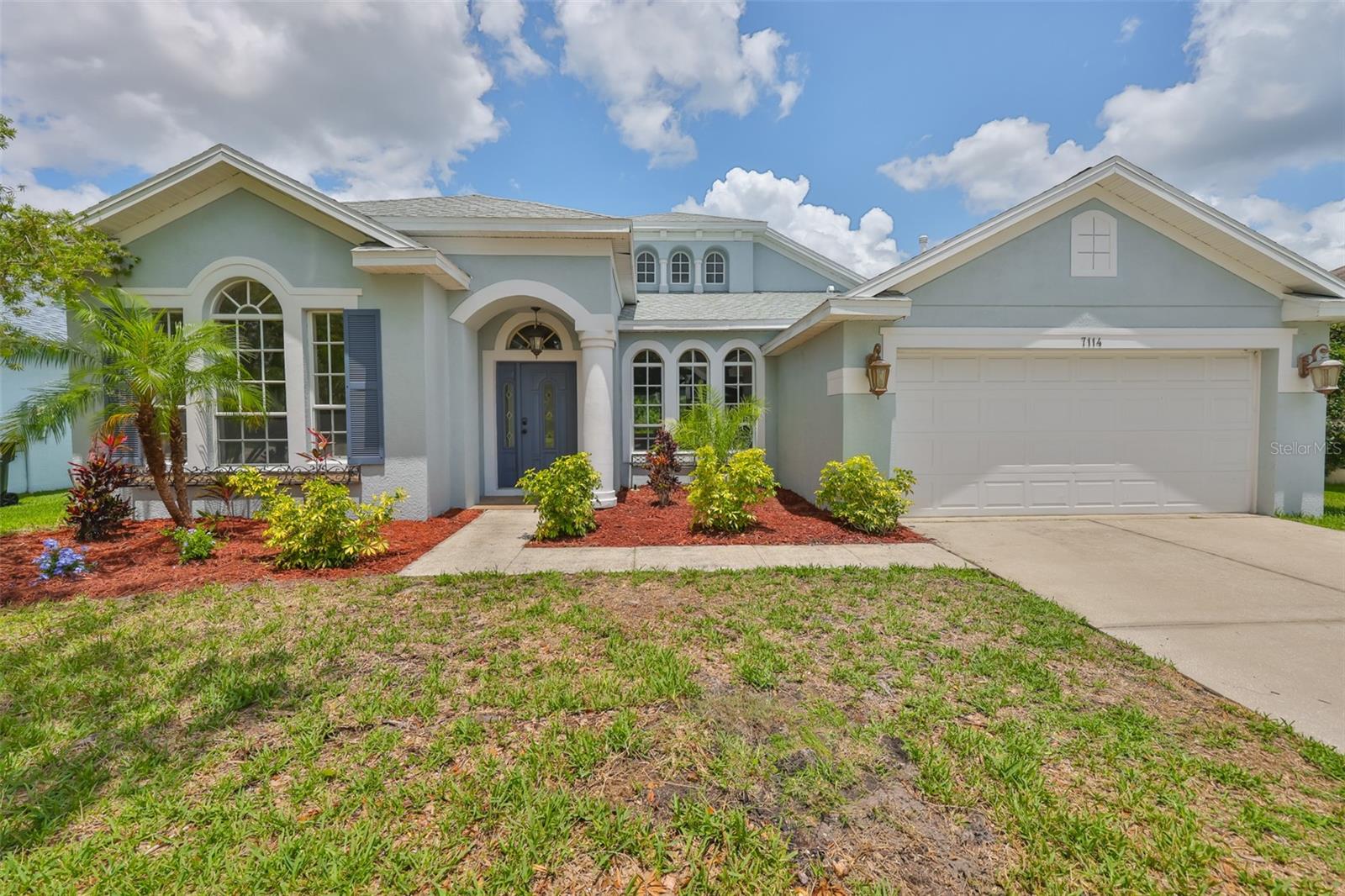 Listing photo id 0 for 7114 Cromwell Park Lane