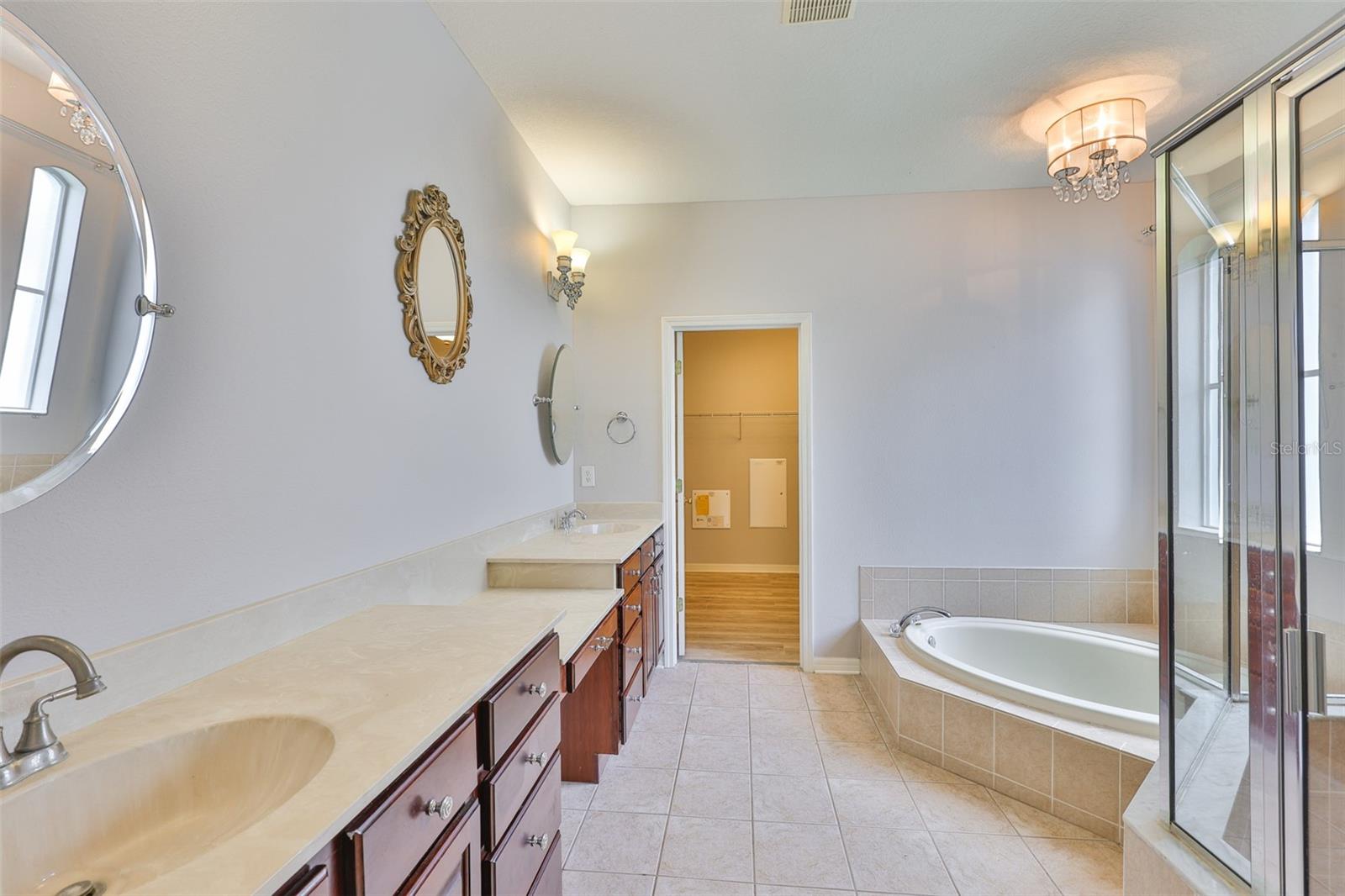 Listing photo id 19 for 7114 Cromwell Park Lane