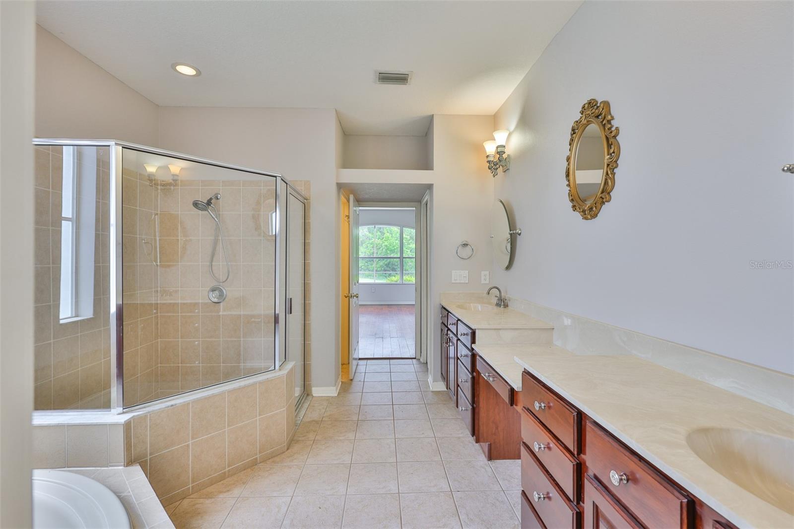 Listing photo id 20 for 7114 Cromwell Park Lane