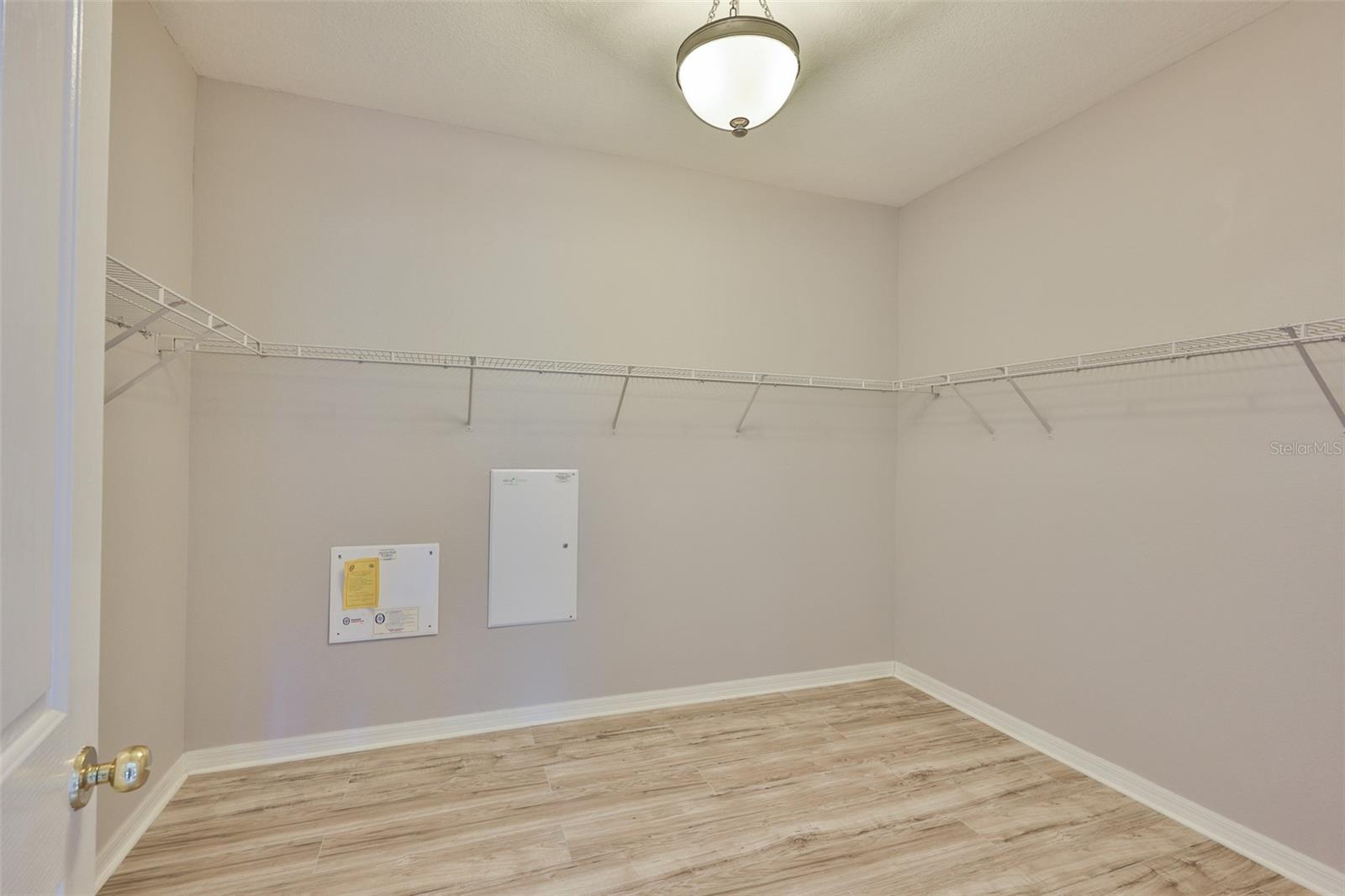 Listing photo id 21 for 7114 Cromwell Park Lane