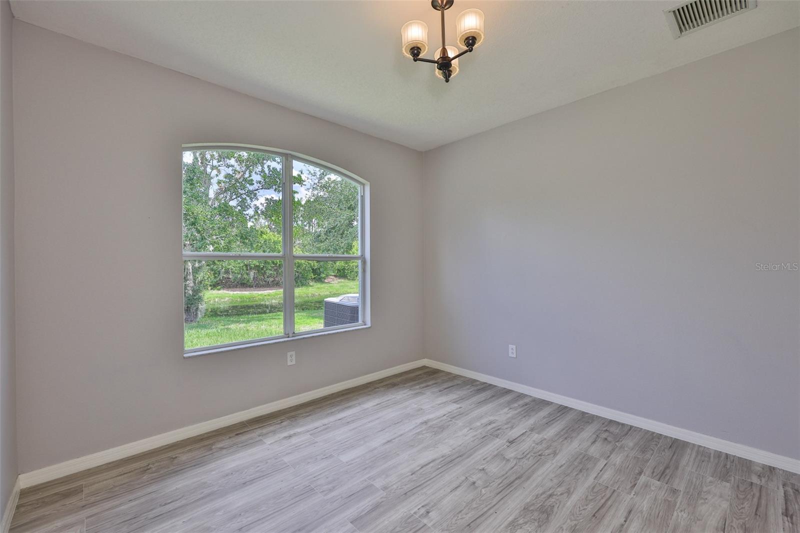 Listing photo id 22 for 7114 Cromwell Park Lane