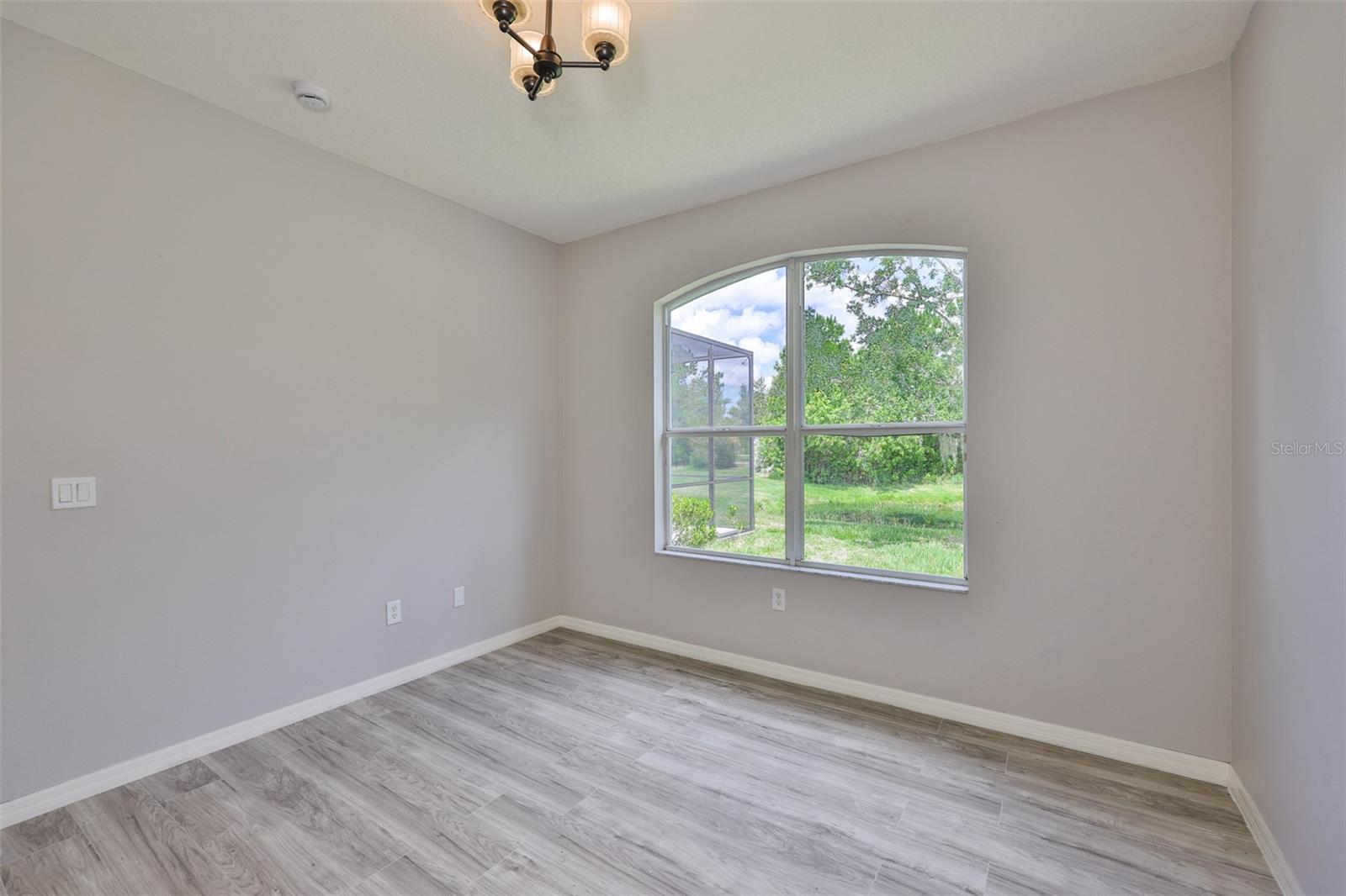 Listing photo id 23 for 7114 Cromwell Park Lane