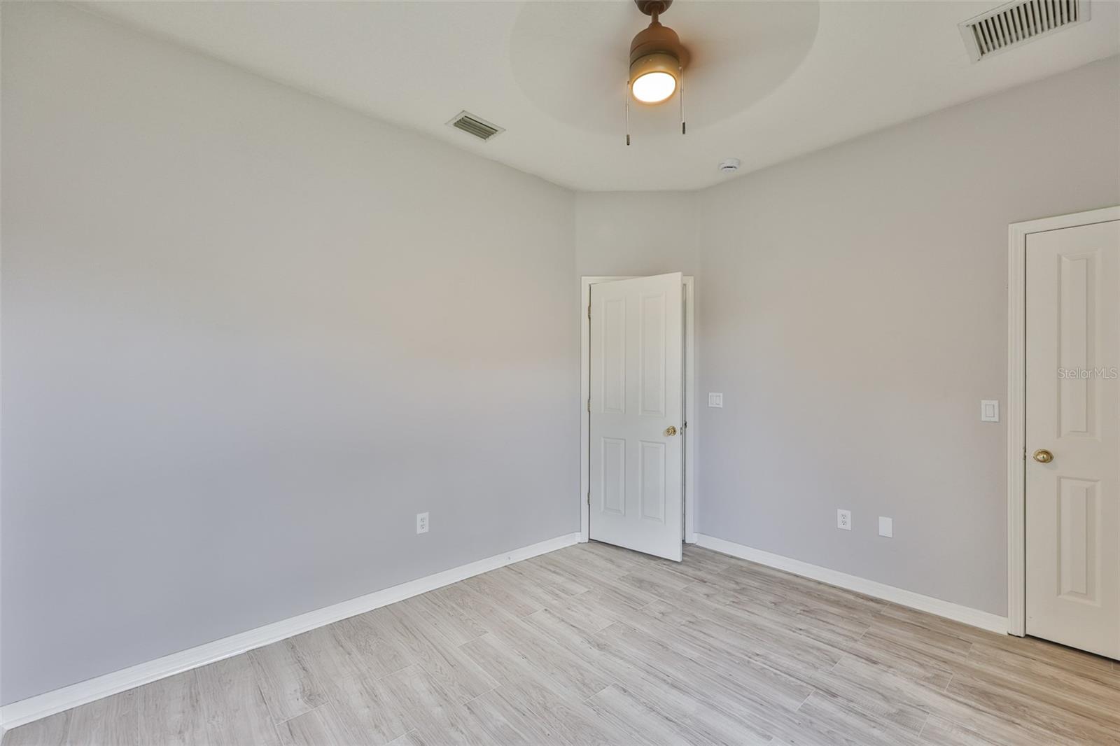 Listing photo id 25 for 7114 Cromwell Park Lane
