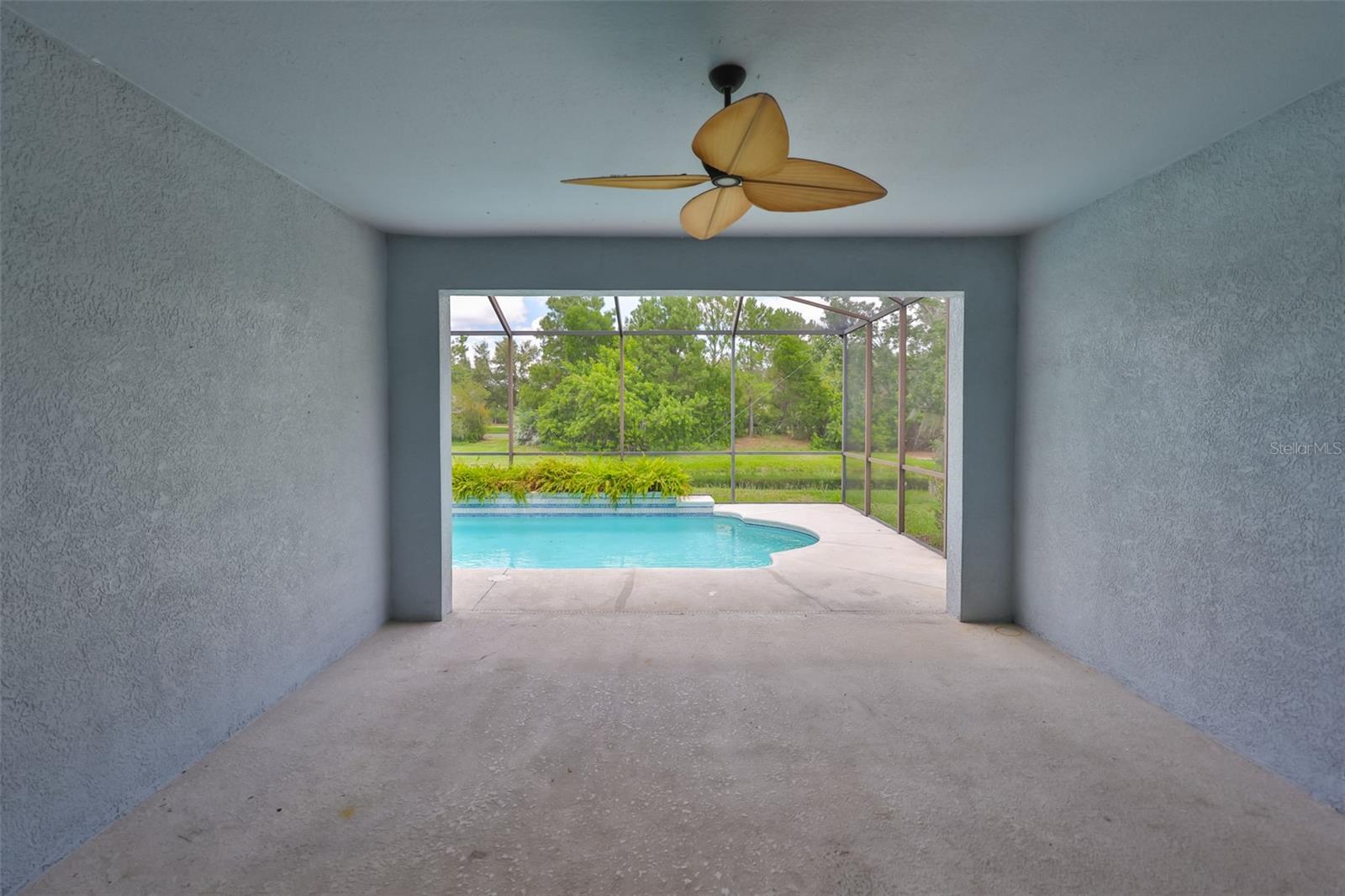 Listing photo id 29 for 7114 Cromwell Park Lane