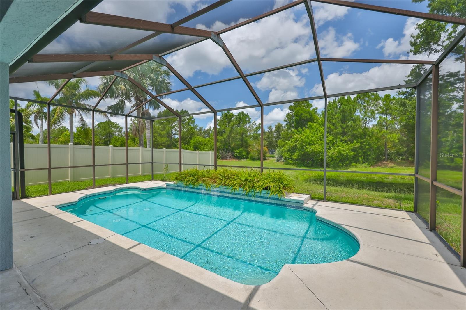 Listing photo id 30 for 7114 Cromwell Park Lane