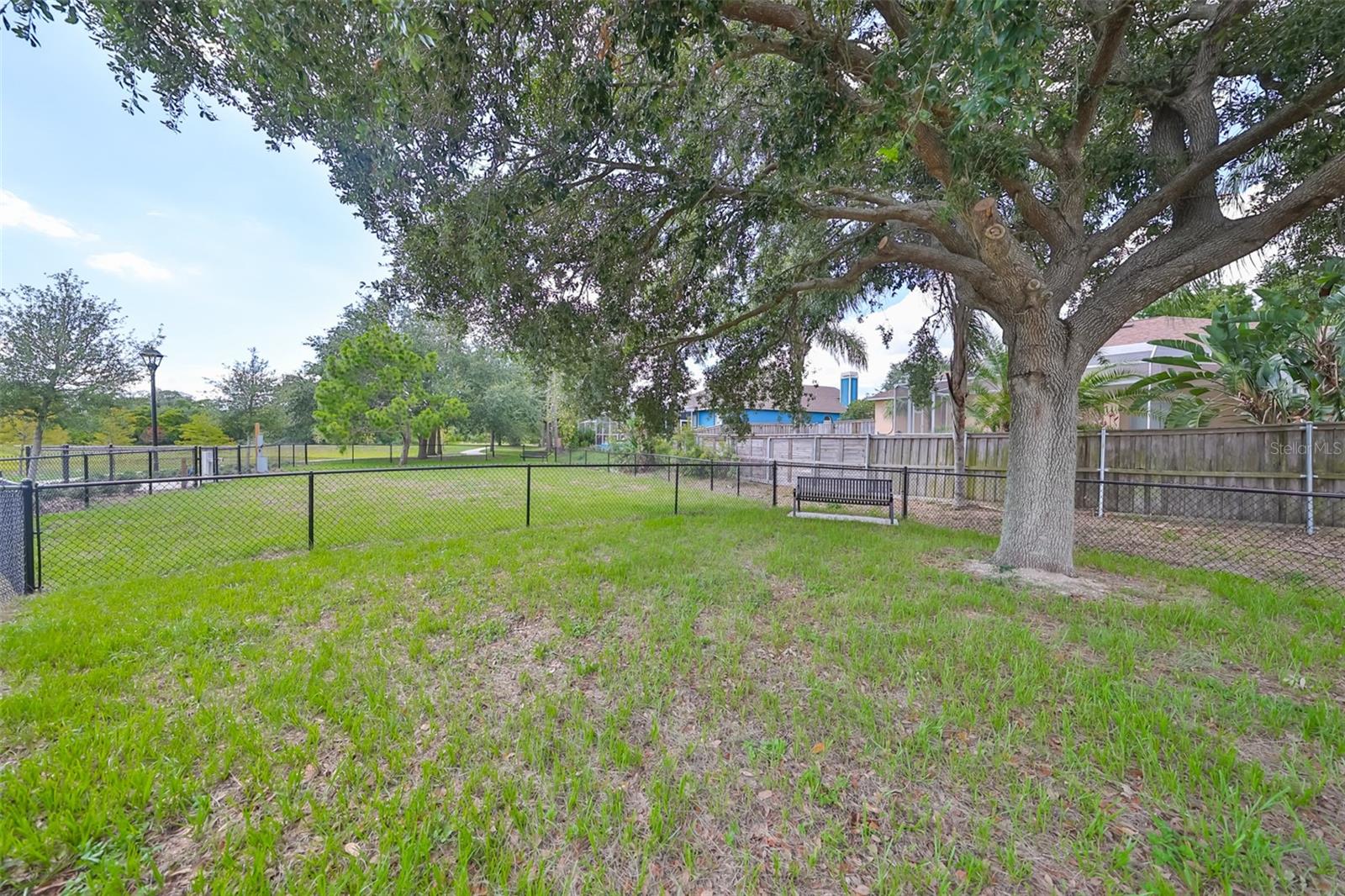Listing photo id 38 for 7114 Cromwell Park Lane