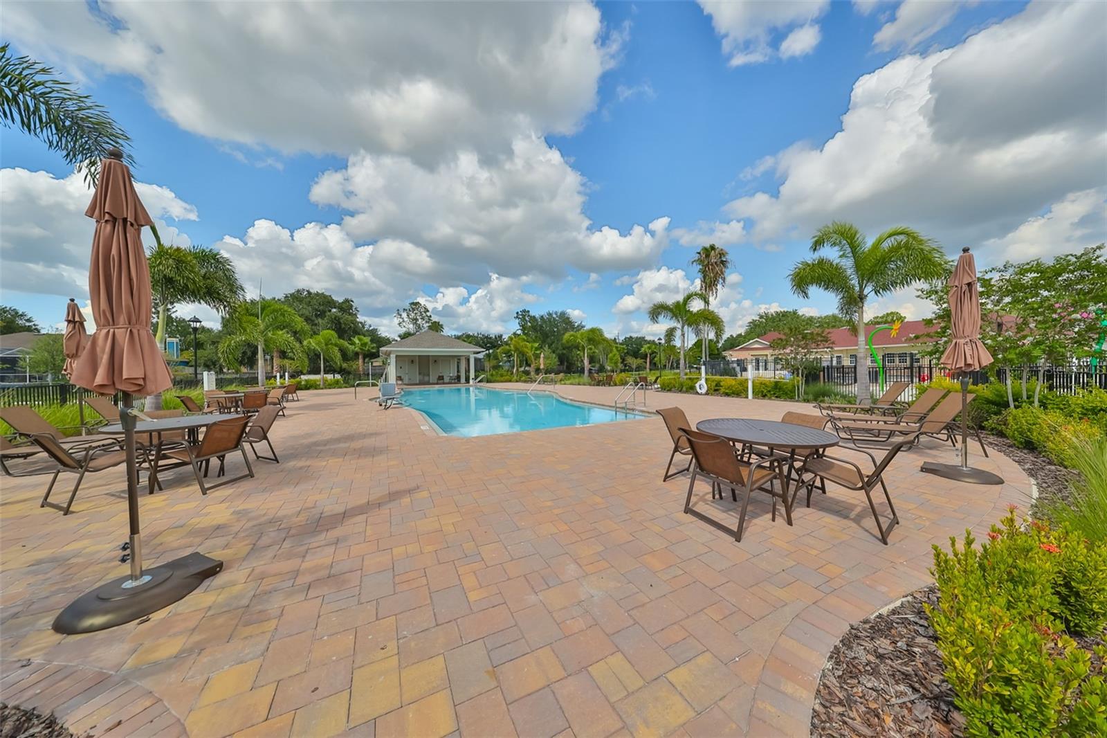 Listing photo id 40 for 7114 Cromwell Park Lane