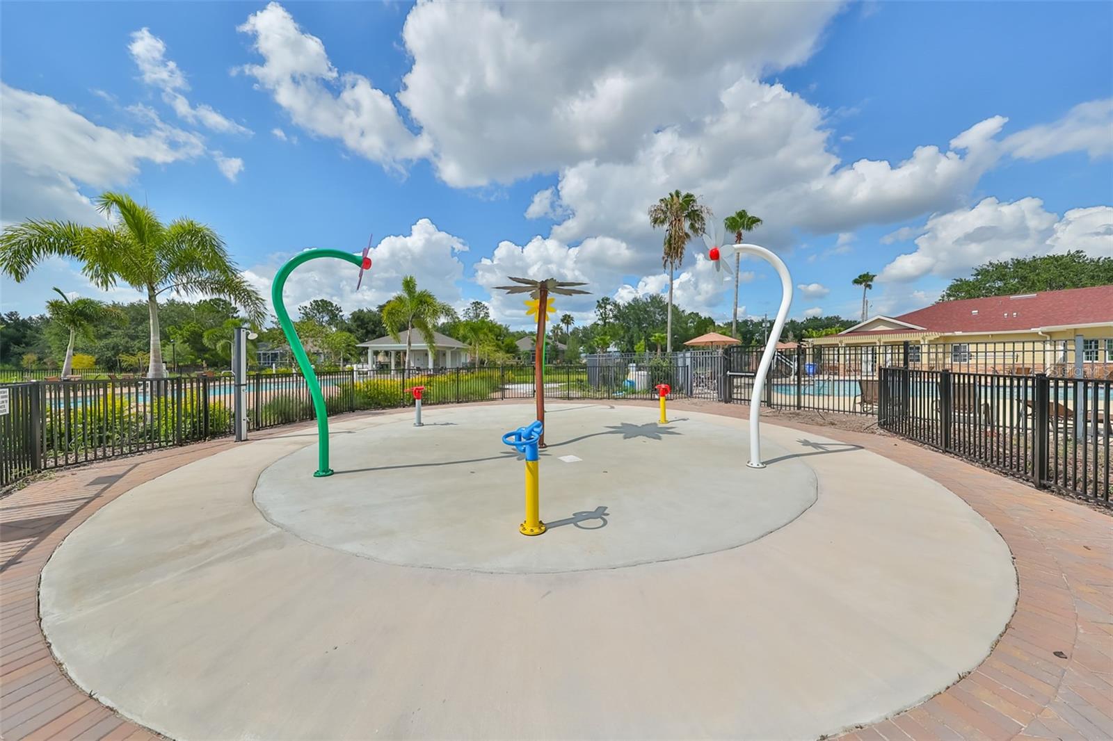 Listing photo id 41 for 7114 Cromwell Park Lane