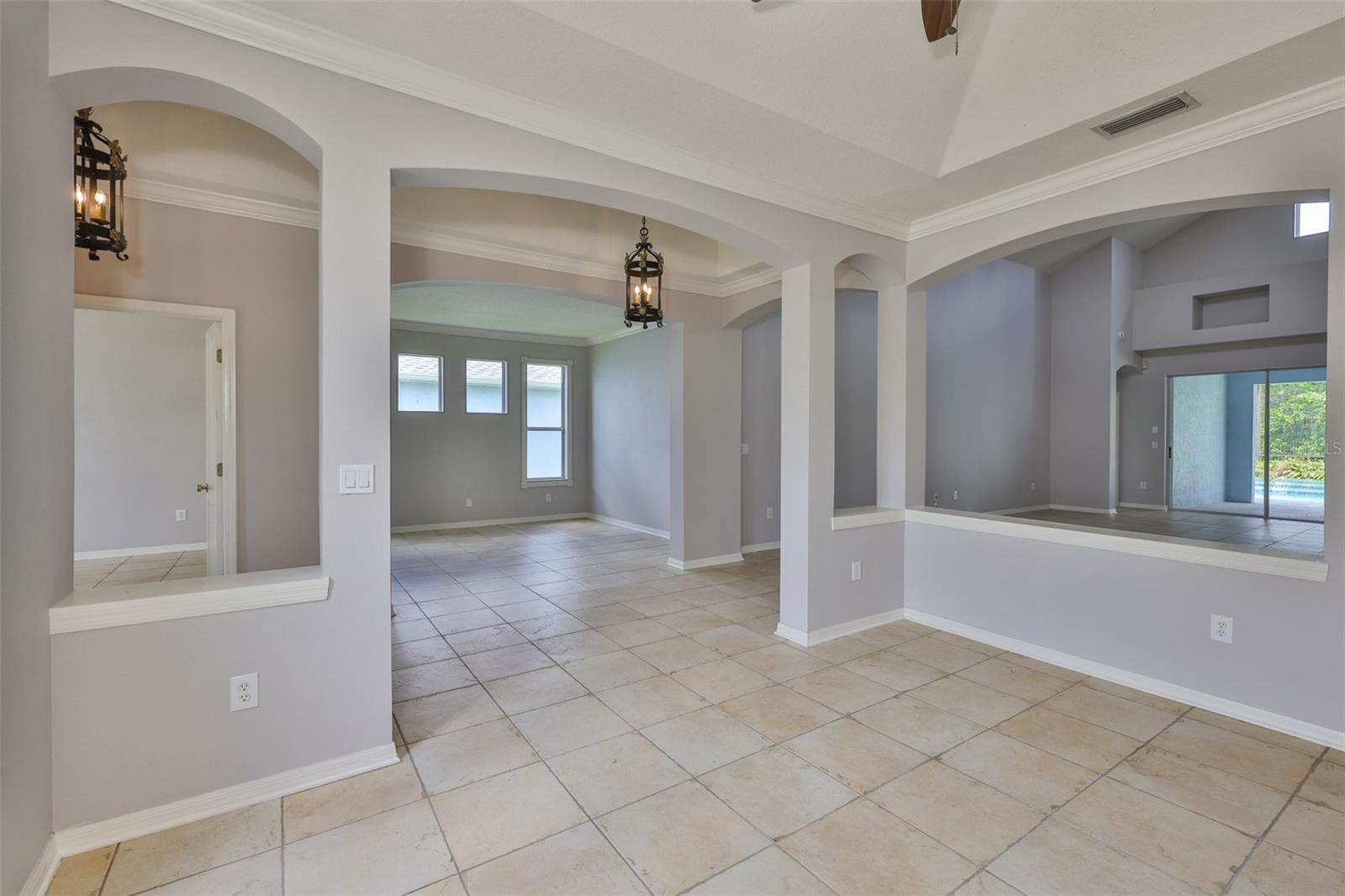 Listing photo id 3 for 7114 Cromwell Park Lane