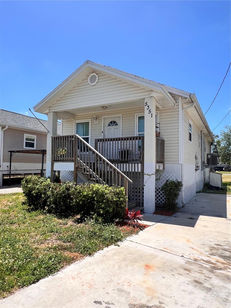 Listing photo id 1 for 5351 Leisure Lane