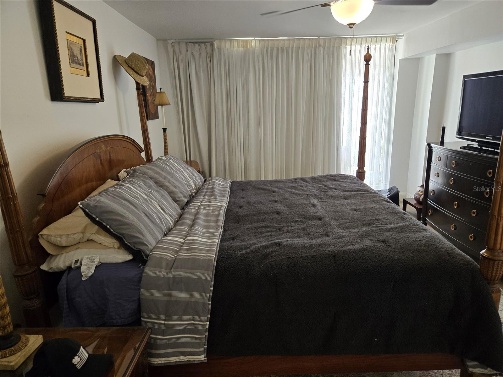 Image 4 of 13 For 6650 Sunset Way 220