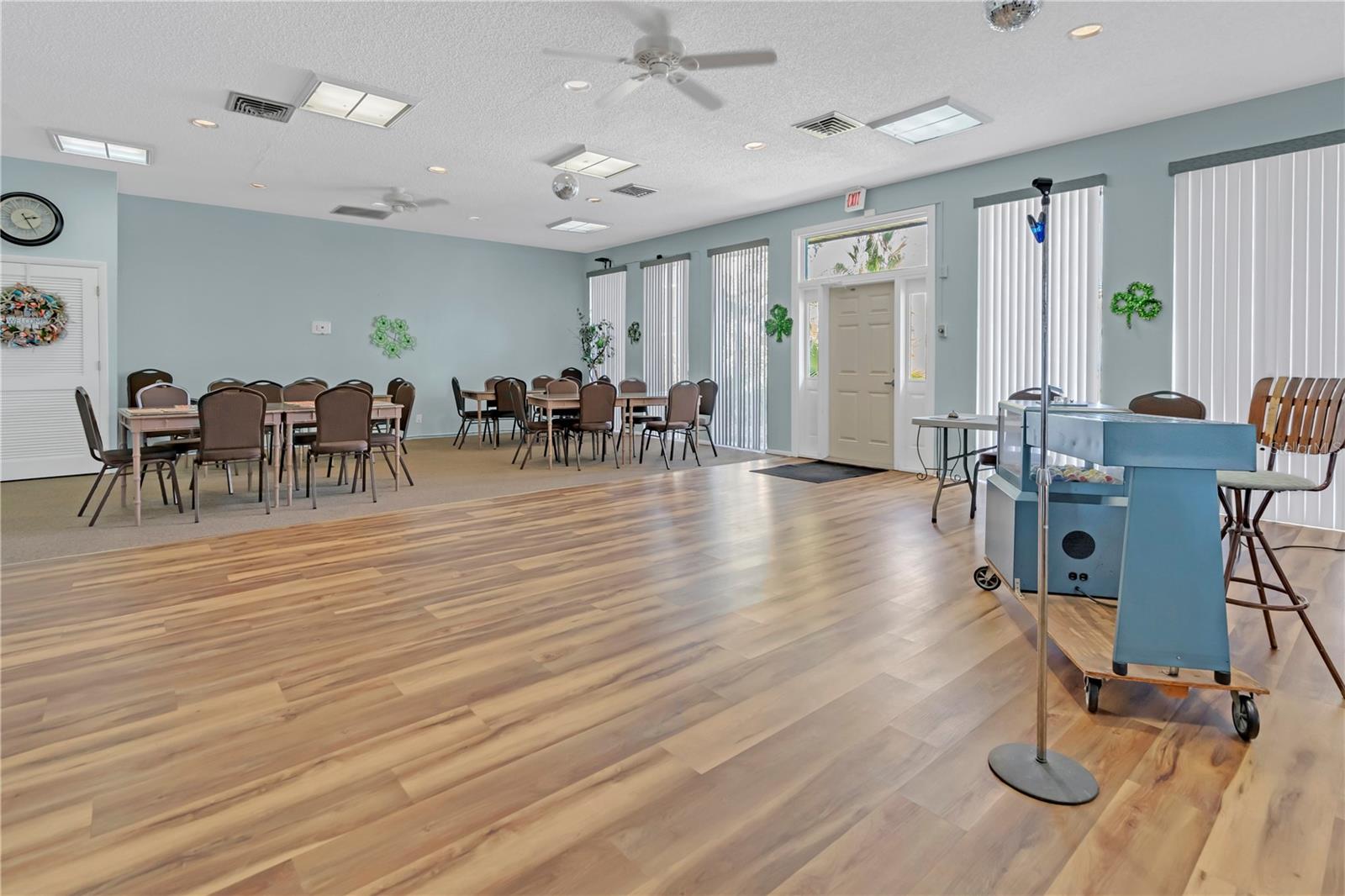 Image 27 of 36 For 11485 Oakhurst Road 1200-214