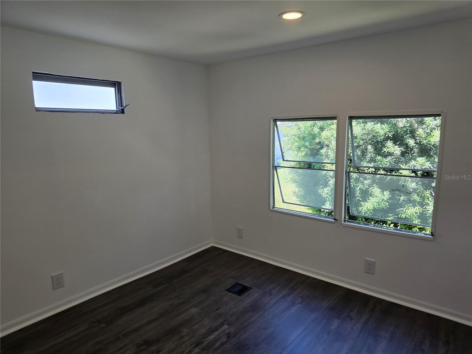 Image 10 of 31 For 24631 Plumosa Drive
