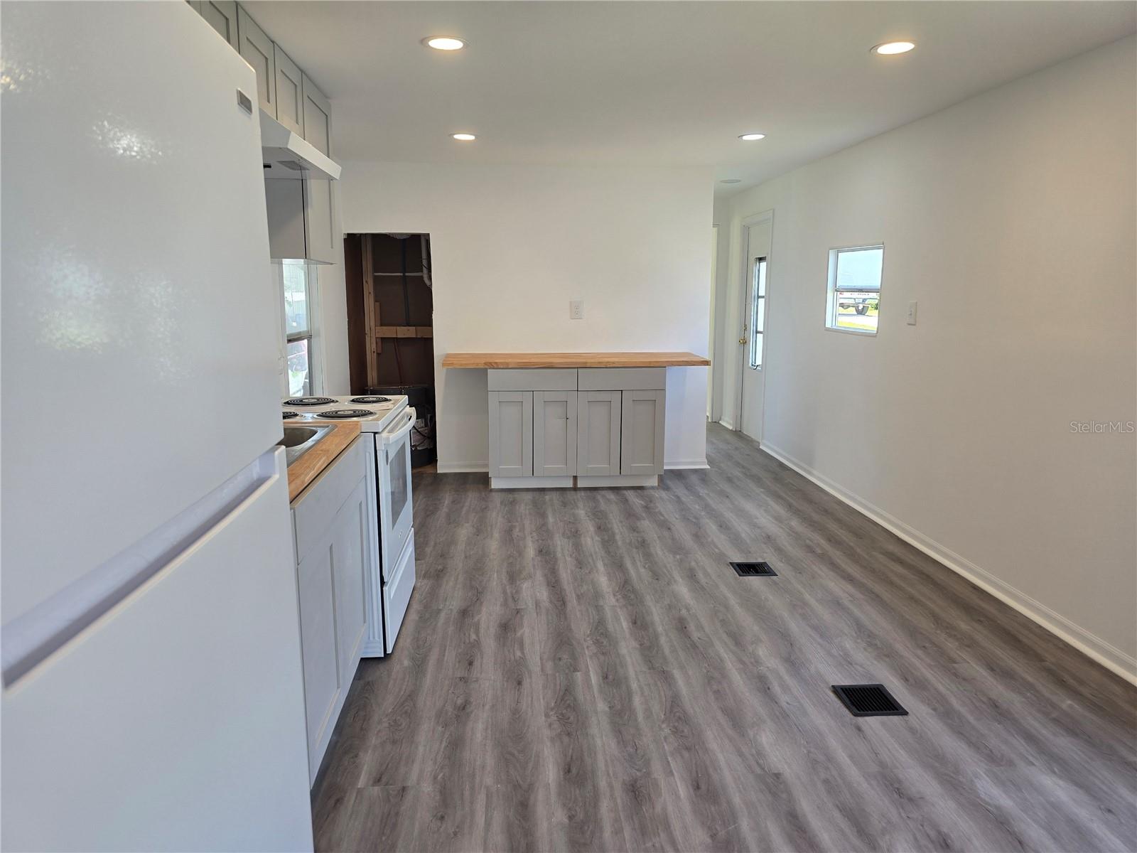 Image 5 of 31 For 24631 Plumosa Drive