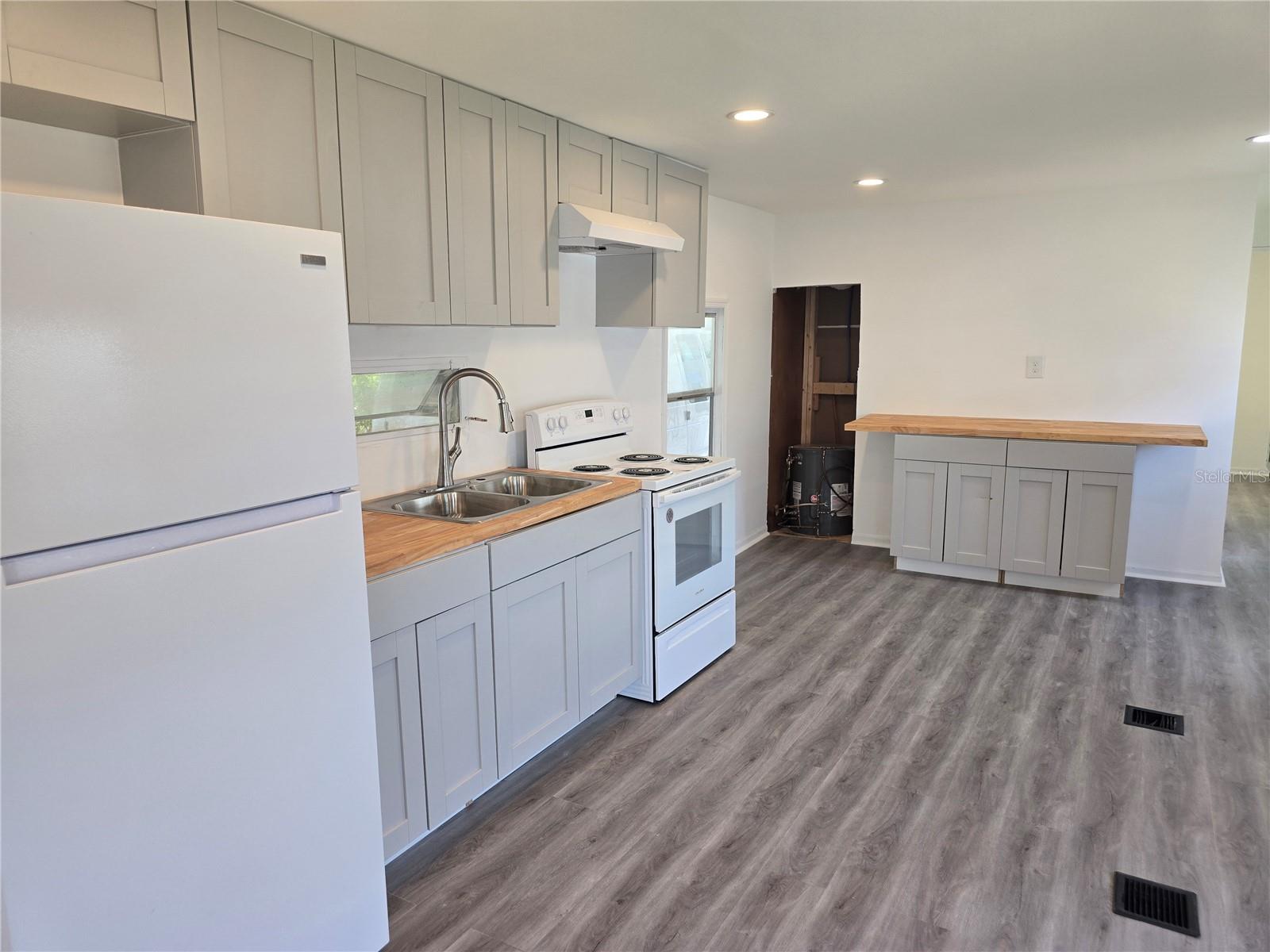 Image 6 of 31 For 24631 Plumosa Drive