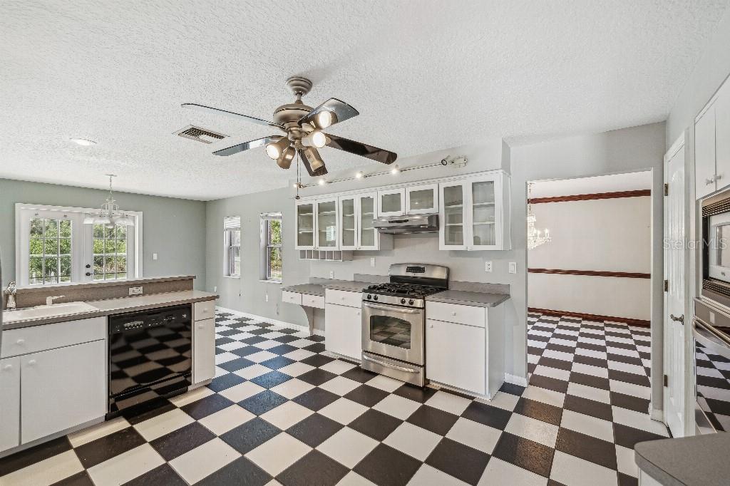 Image 12 of 49 For 15420 Aubrey Avenue