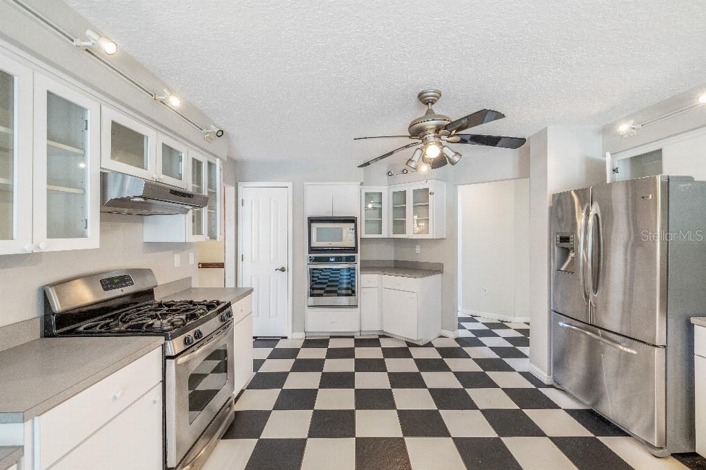 Image 4 of 49 For 15420 Aubrey Avenue