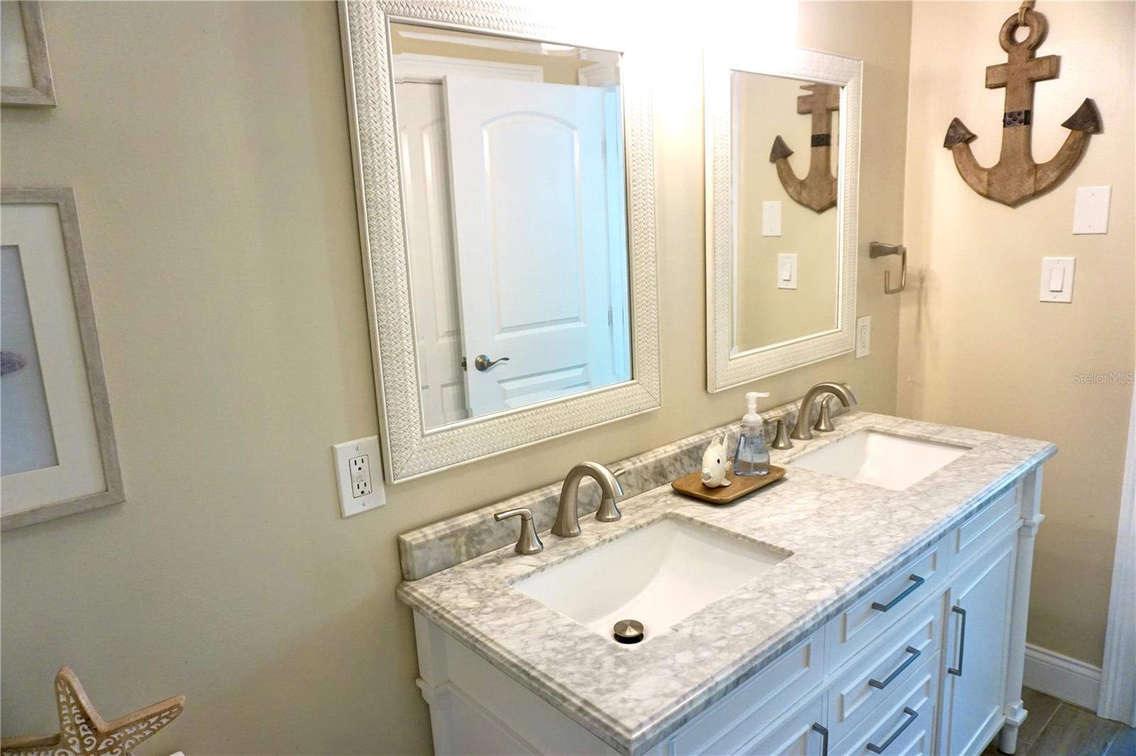 Listing photo id 10 for 135 Emerald Lane