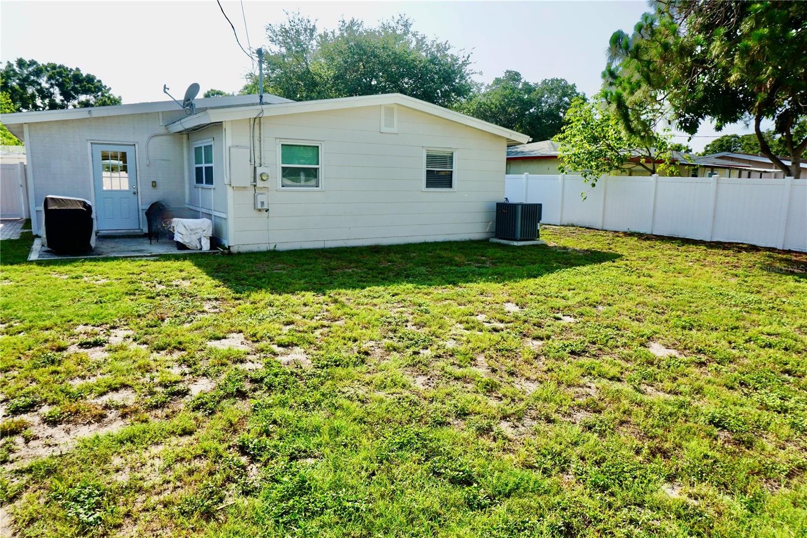 Listing photo id 17 for 135 Emerald Lane