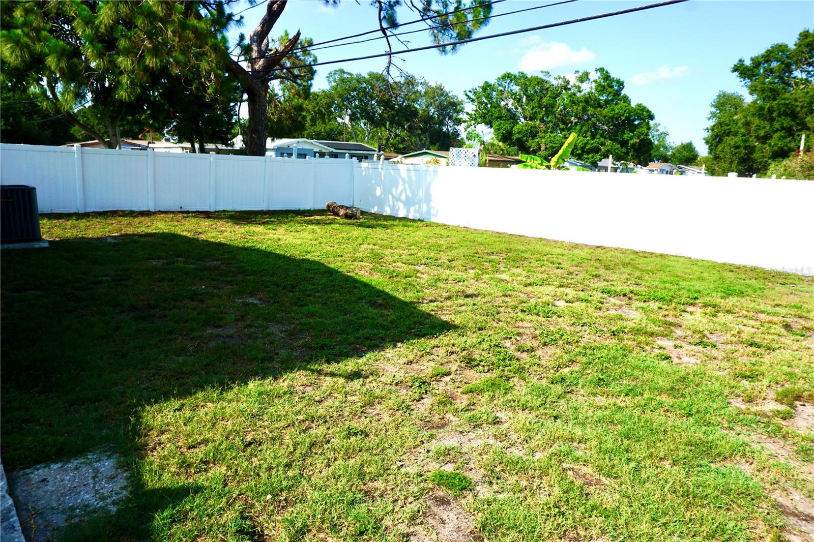 Listing photo id 18 for 135 Emerald Lane