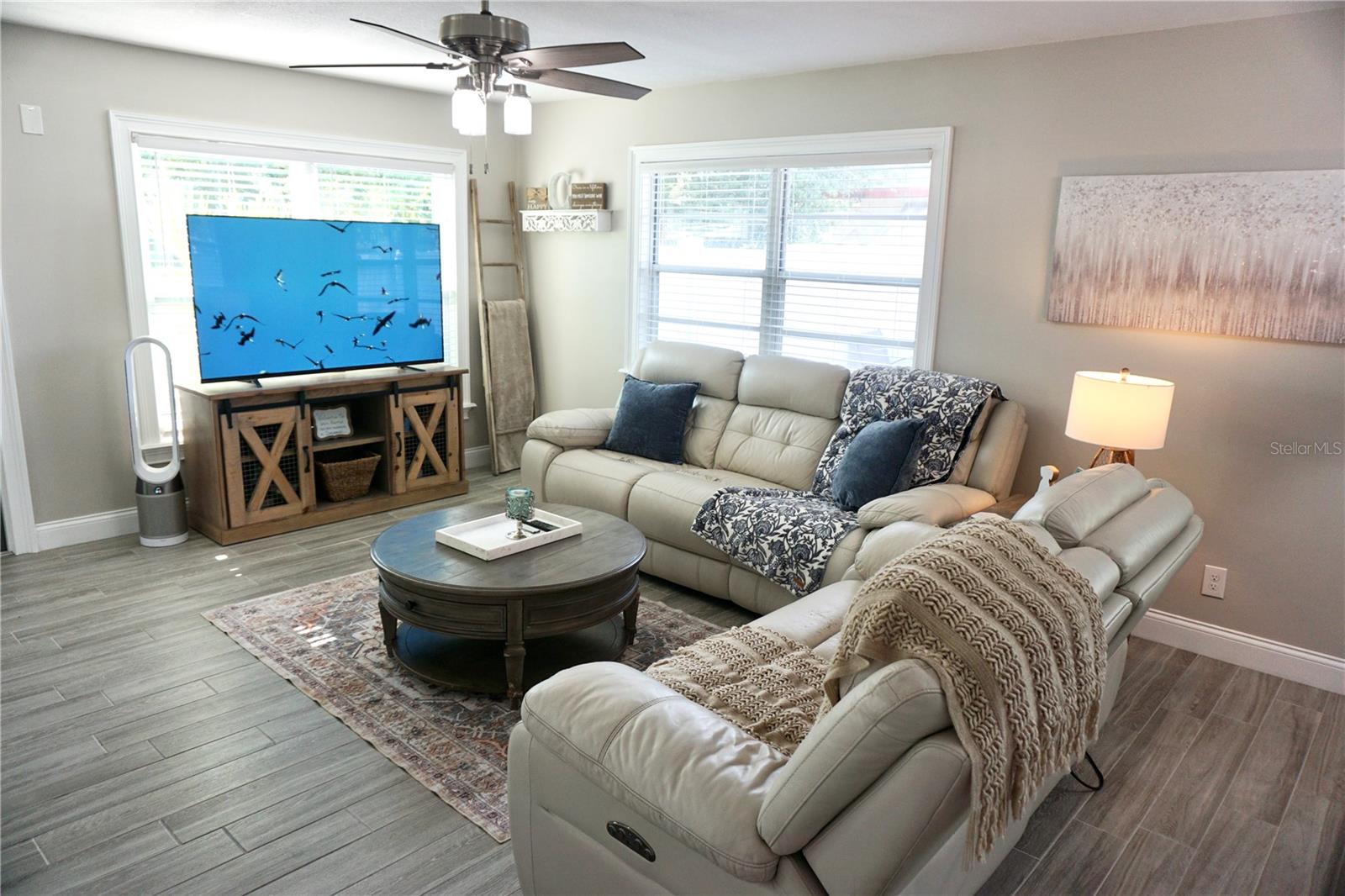 Listing photo id 2 for 135 Emerald Lane