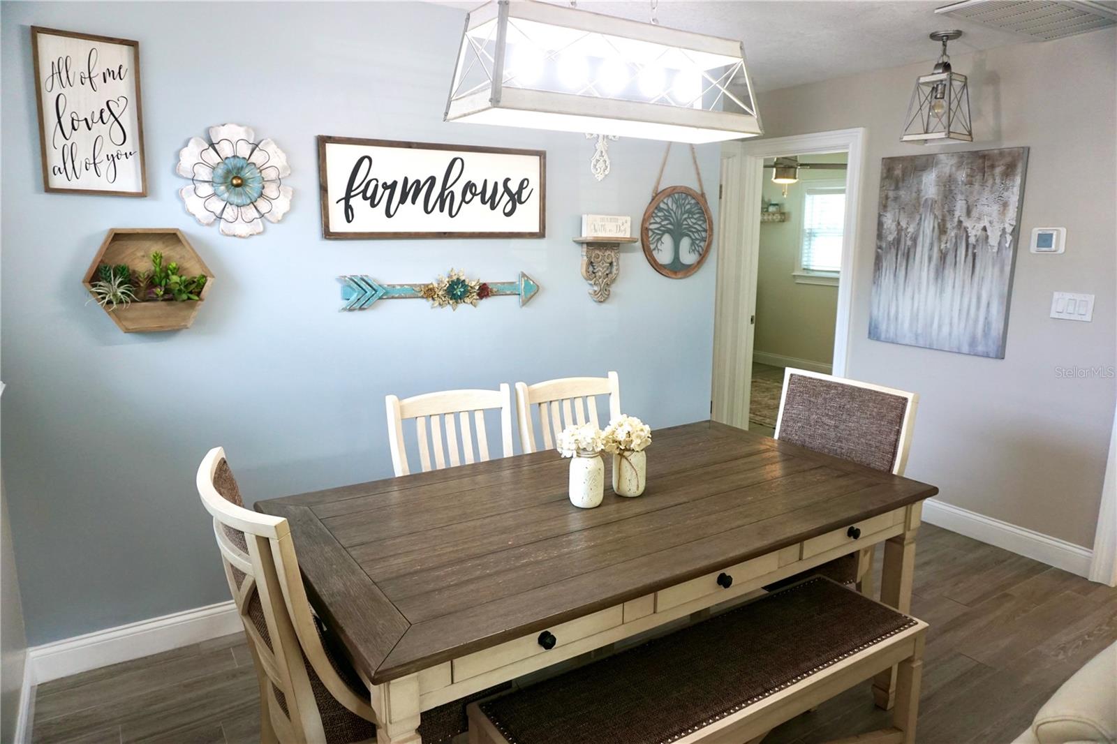 Listing photo id 3 for 135 Emerald Lane
