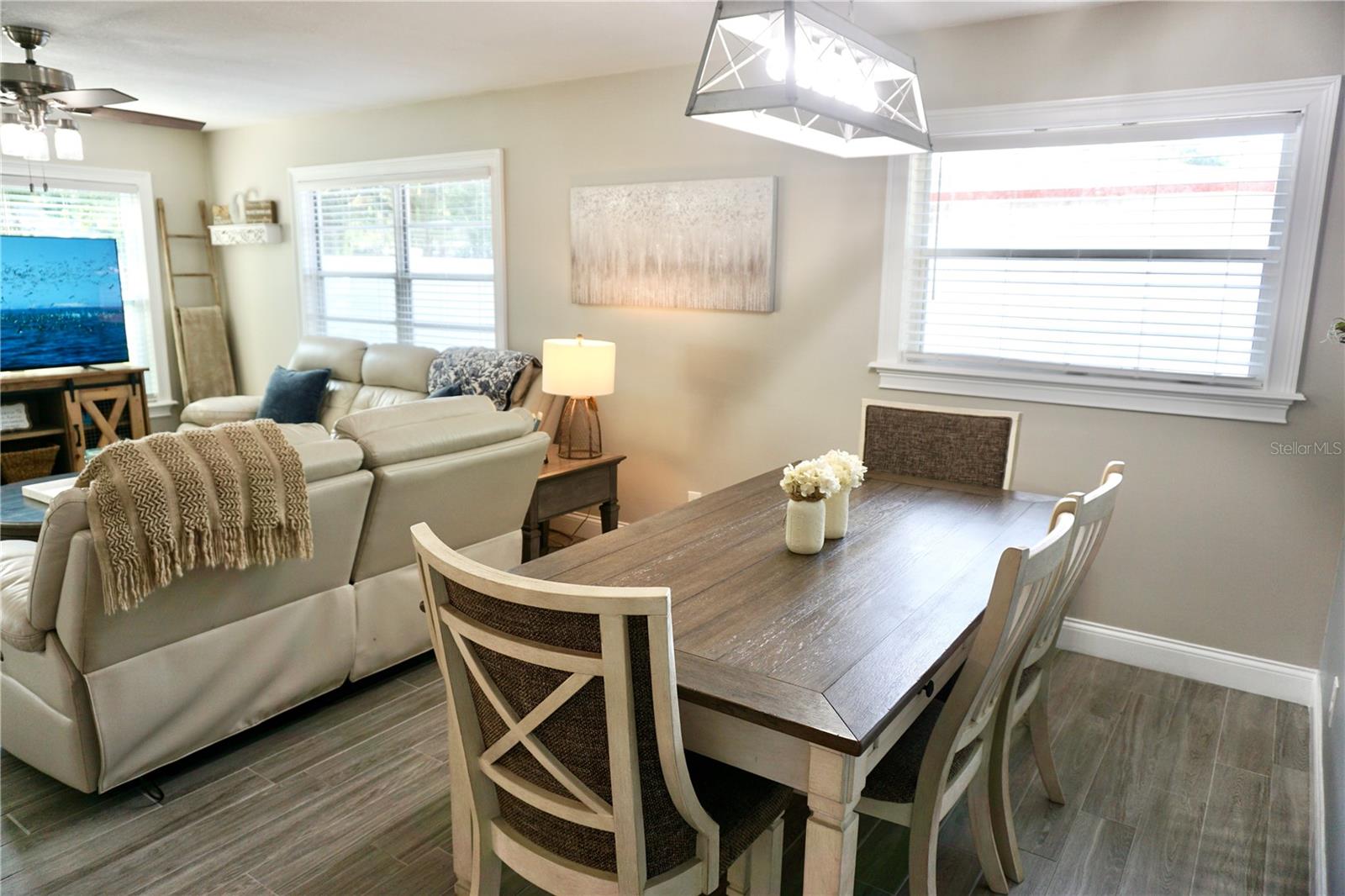 Listing photo id 4 for 135 Emerald Lane