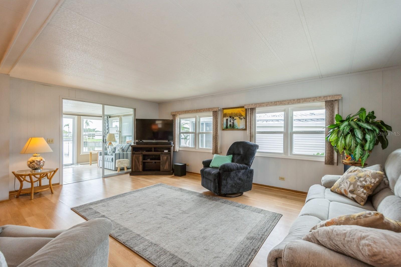 Image 13 of 35 For 10213 Lake Drive 169