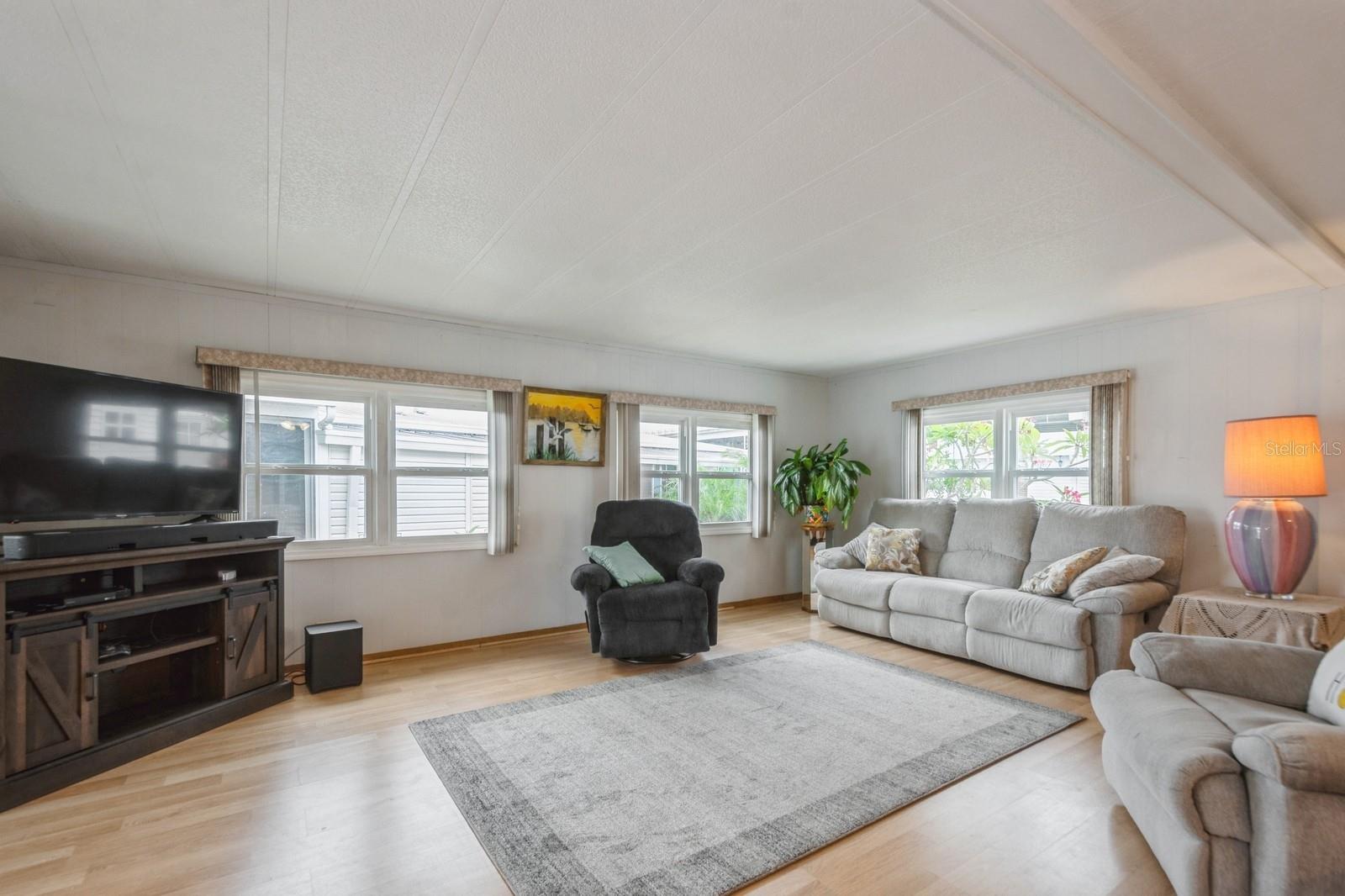 Image 15 of 35 For 10213 Lake Drive 169