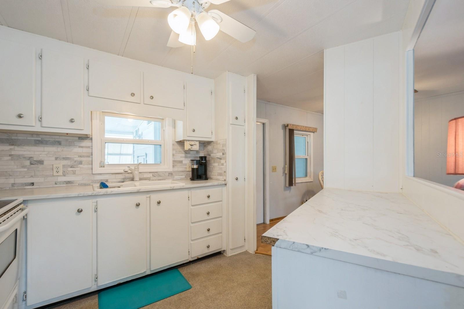 Image 21 of 35 For 10213 Lake Drive 169
