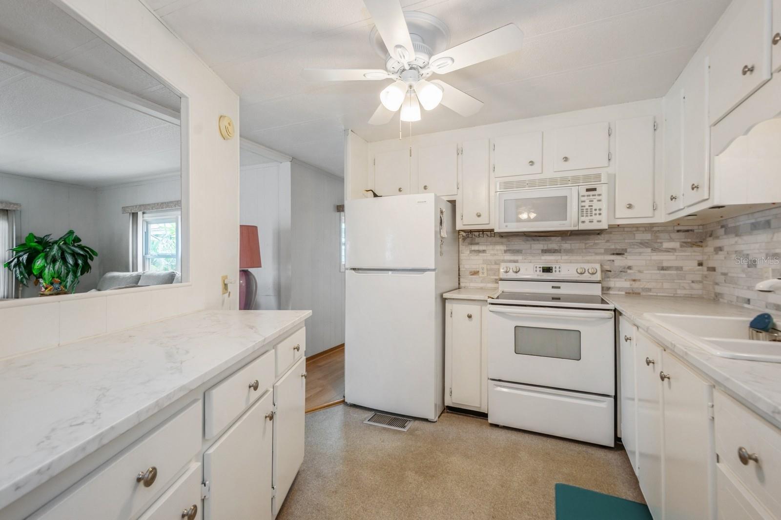 Image 23 of 35 For 10213 Lake Drive 169