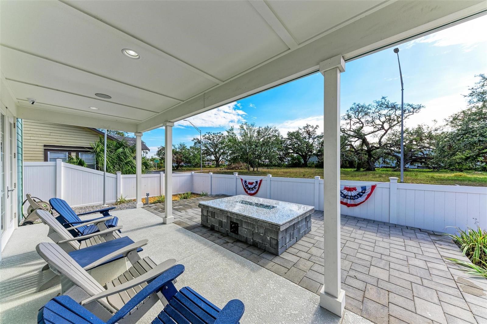 Image 12 of 48 For 613 6th Avenue E