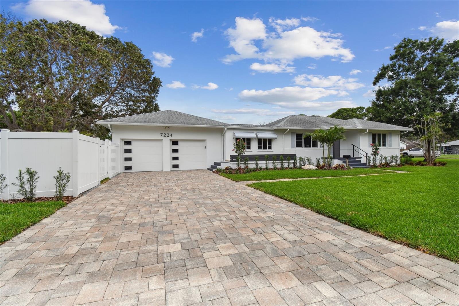 Listing photo id 0 for 7224 Park Street S