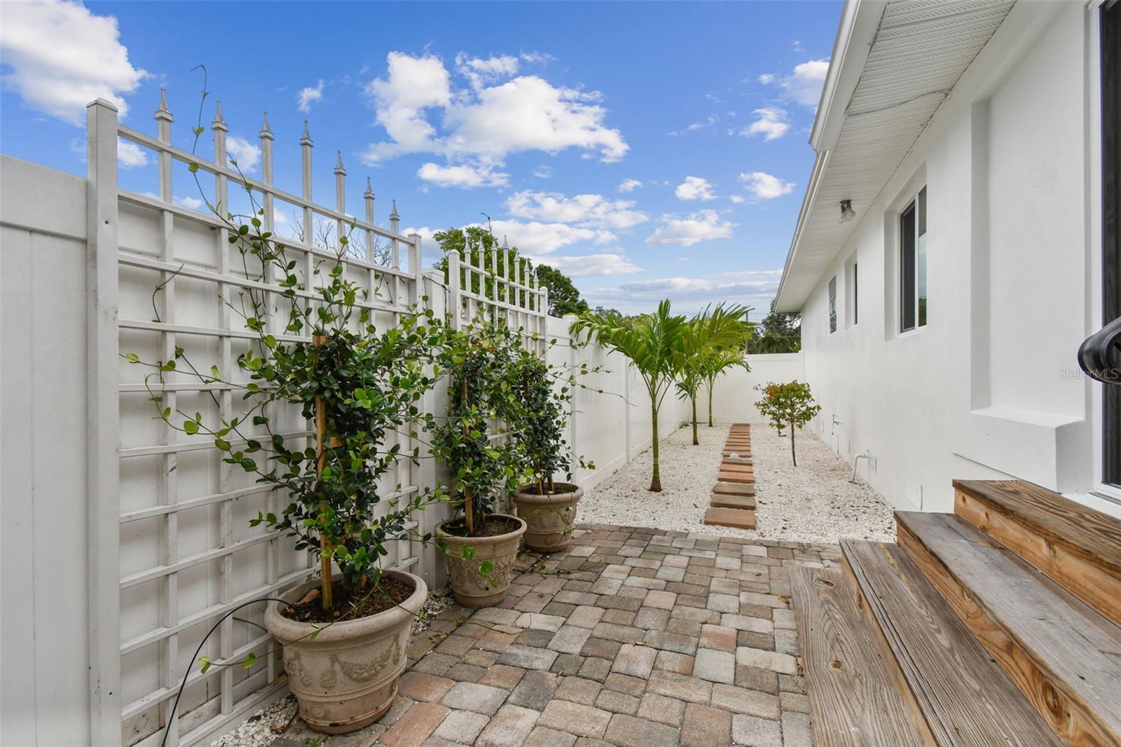 Listing photo id 28 for 7224 Park Street S