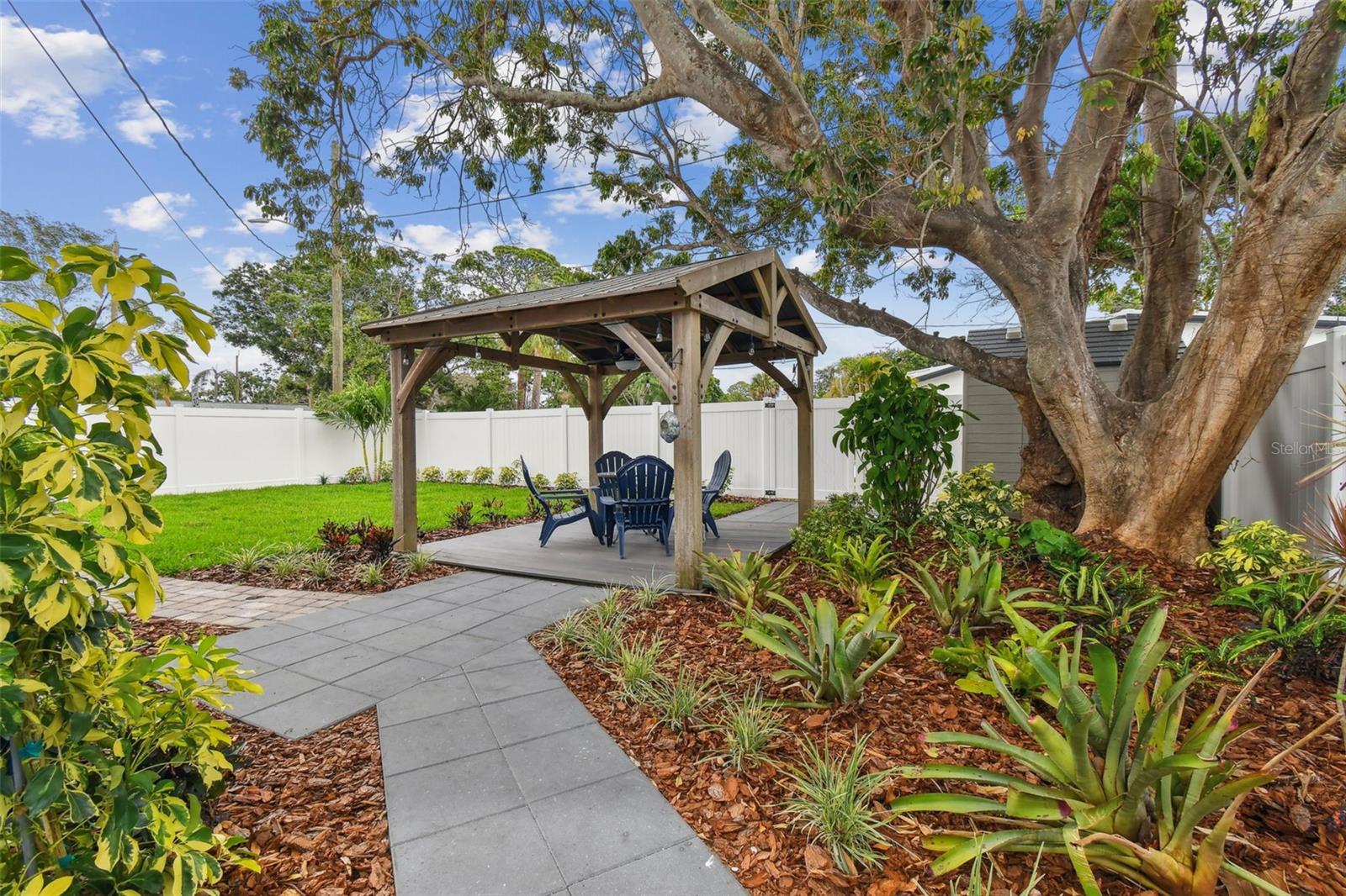 Listing photo id 29 for 7224 Park Street S