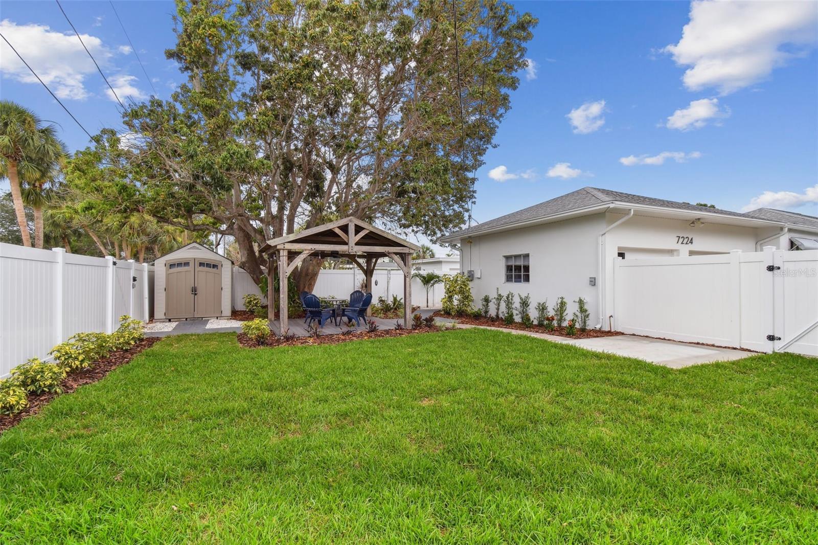 Listing photo id 36 for 7224 Park Street S
