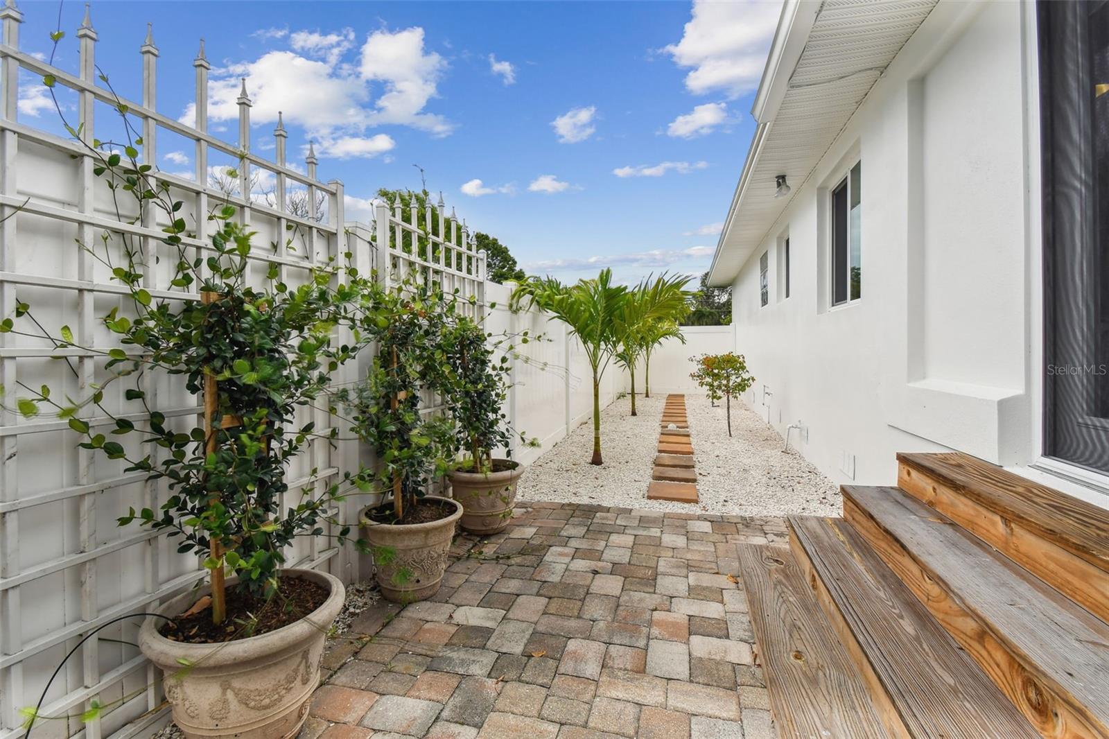 Listing photo id 37 for 7224 Park Street S
