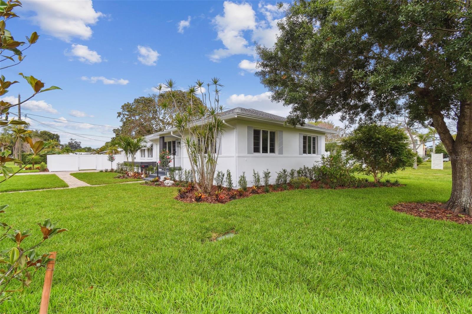 Listing photo id 2 for 7224 Park Street S