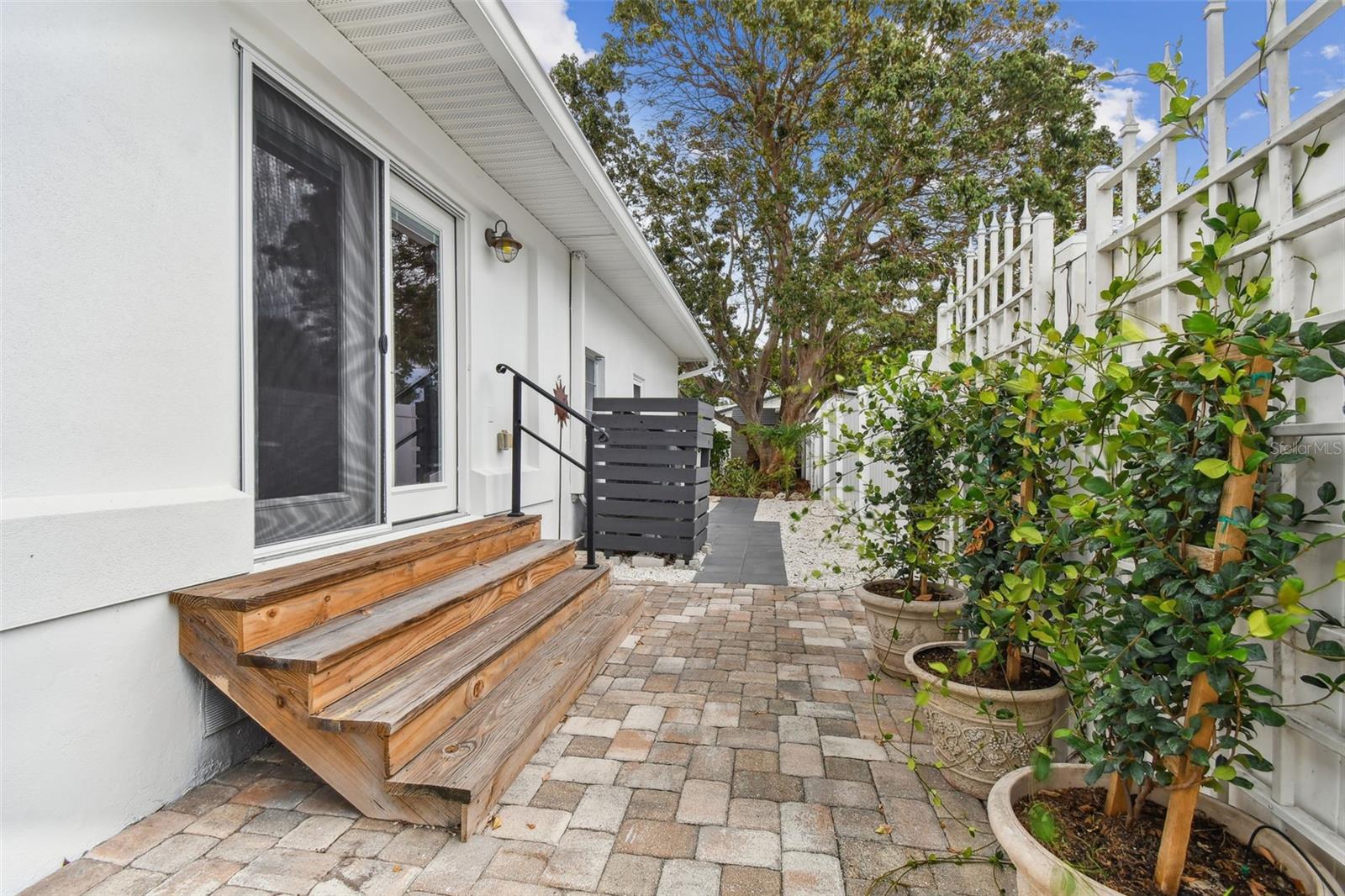 Listing photo id 38 for 7224 Park Street S