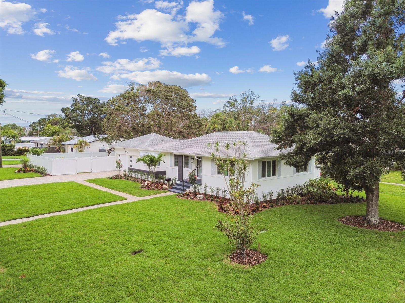 Listing photo id 40 for 7224 Park Street S